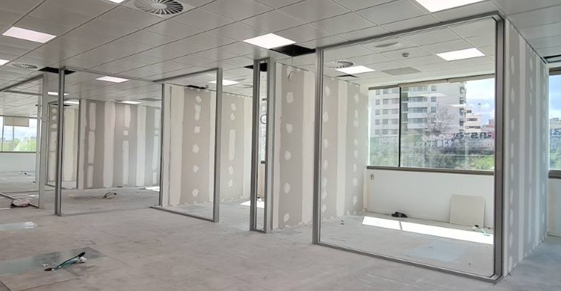 Mamparas de cristal para oficinas. Mamparas acristaladas de oficina